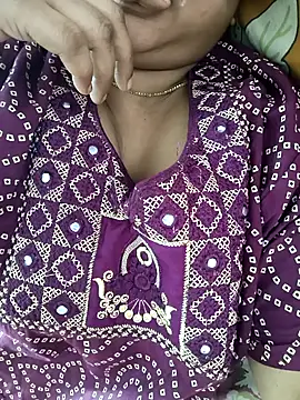 Snapshot of cuteyqueen chatting on 10, 10, 2025 cuteyqueen online show from 10, 10, 2025