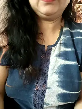 Snapshot of cuteyqueen chatting on 7, 3, 2025 cuteyqueen online show from 7, 3, 2025