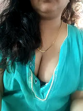 Snapshot of cuteyqueen chatting on 8, 3, 2025 cuteyqueen online show from 8, 3, 2025