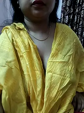 Snapshot of cuteyqueen chatting on 6, 10, 2025 cuteyqueen online show from 6, 10, 2025