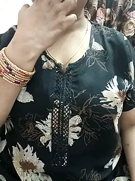 Snapshot of cuteyqueen chatting on 11, 3, 2025 cuteyqueen online show from 11, 3, 2025