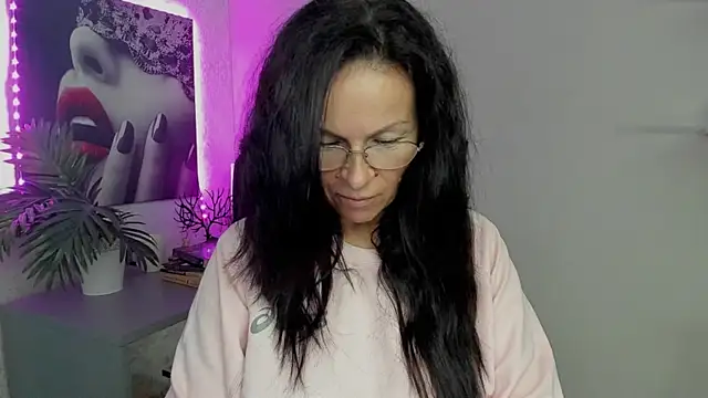 HelenLuxx online show from 18, 9, 2025