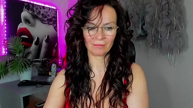 HelenLuxx online show from 17, 4, 2026