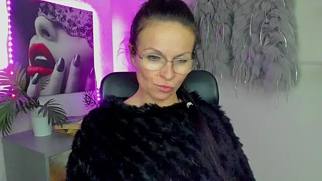 HelenLuxx online show from 9, 10, 2025