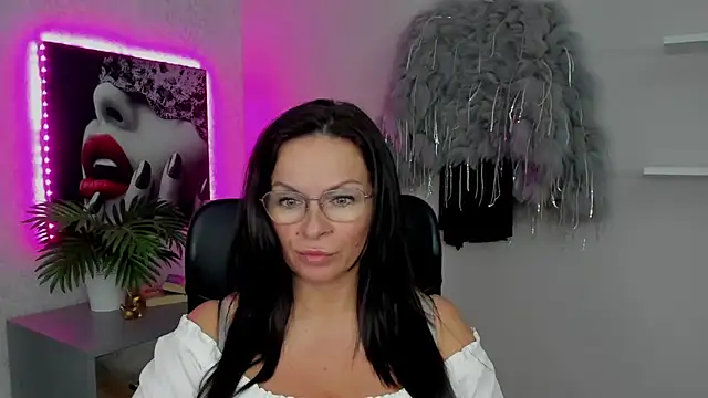 HelenLuxx online show from 14, 3, 2025