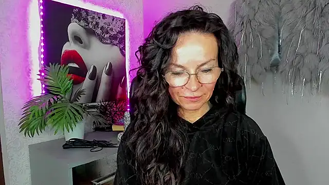 HelenLuxx online show from 23, 4, 2026