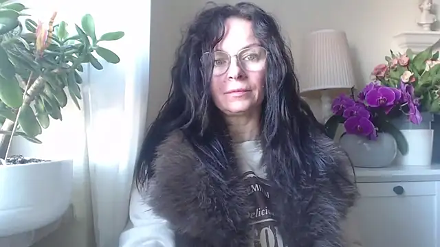 HelenLuxx online show from 6, 11, 2025