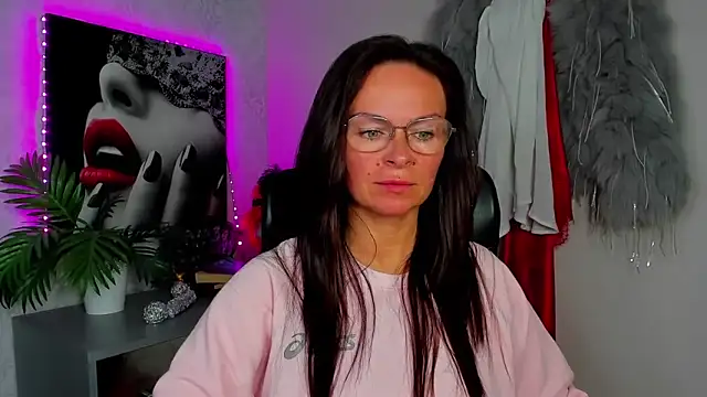 Snapshot of HelenLuxx chatting on 17, 6, 2026 HelenLuxx online show from 17, 6, 2026