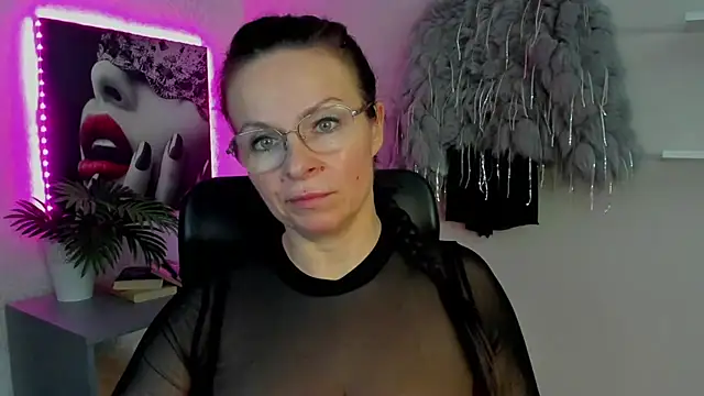 HelenLuxx online show from 21, 3, 2025