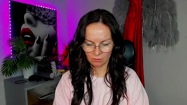 HelenLuxx online show from 19, 3, 2026