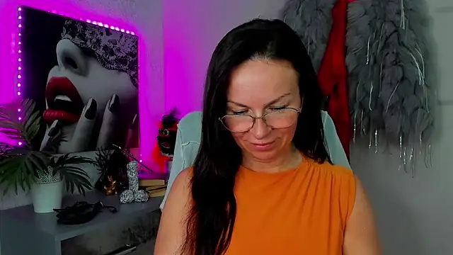 HelenLuxx online show from 11, 5, 2026