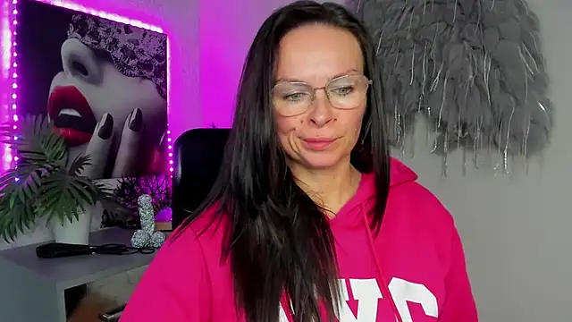 HelenLuxx online show from 11, 3, 2026