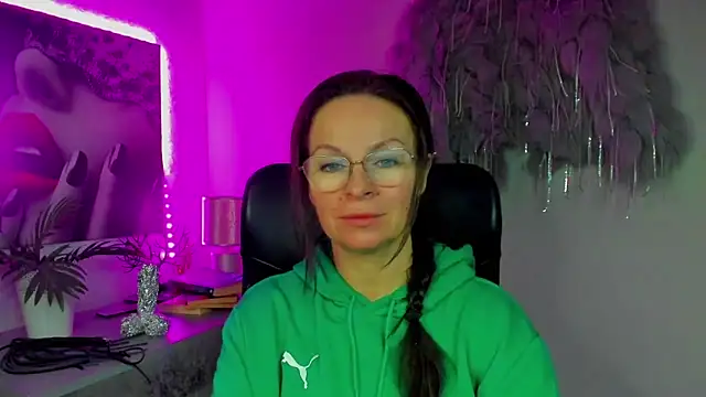 HelenLuxx online show from 6, 1, 2026