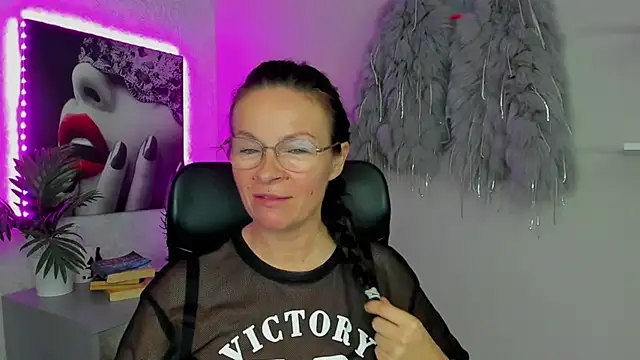 HelenLuxx online show from 17, 10, 2025