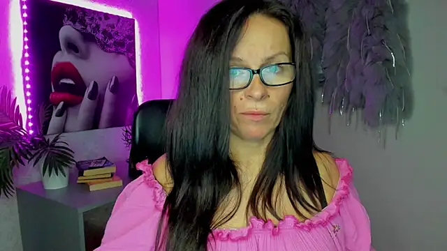 HelenLuxx online show from 13, 10, 2025