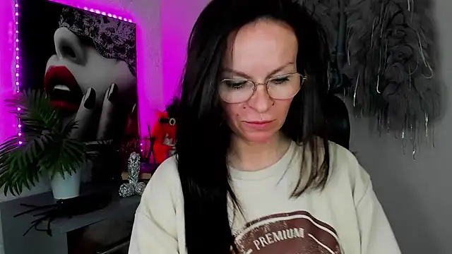 HelenLuxx online show from 10, 4, 2026