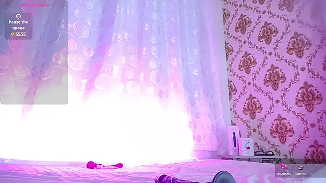 Snapshot of LEAH_ROSS_ chatting on 19, 2, 2025 LEAH ROSS online show from 19, 2, 2025