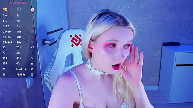 Snapshot of SweeteRose_Royce chatting on 18, 3, 2025 SweeteRose Royce online show from 18, 3, 2025