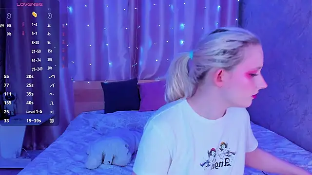 Snapshot of SweeteRose_Royce chatting on 20, 2, 2025 SweeteRose Royce online show from 20, 2, 2025