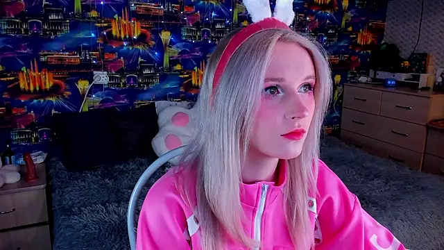 Snapshot of SweeteRose_Royce chatting on 1, 10, 2025 SweeteRose Royce online show from 1, 10, 2025