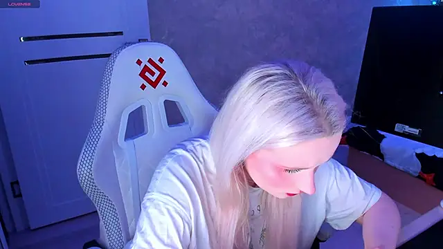 Snapshot of SweeteRose_Royce chatting on 21, 1, 2025 SweeteRose Royce online show from 21, 1, 2025