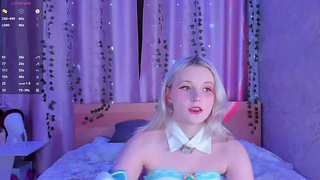 Snapshot of SweeteRose_Royce chatting on 11, 12, 2024 SweeteRose Royce online show from 11, 12, 2024