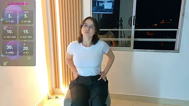 LianaReyes online show from 7, 11, 2025