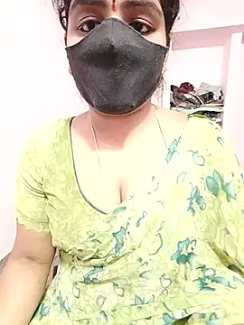 Snapshot of louise92 chatting on 9, 7, 2026 louise92 online show from 9, 7, 2026