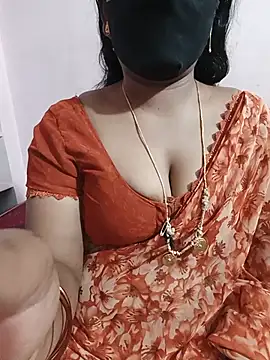 Snapshot of louise92 chatting on 2, 7, 2026 louise92 online show from 2, 7, 2026