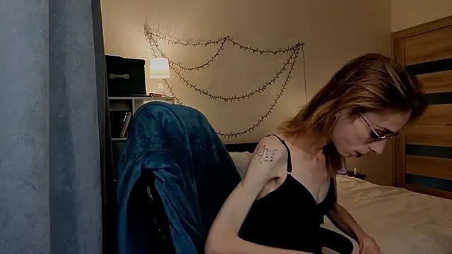 amber quell here online show from 12, 9, 2025