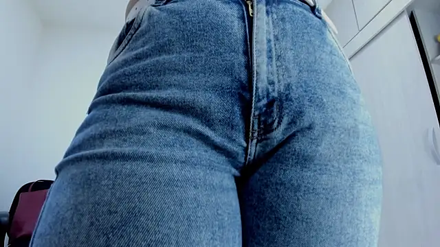 Amelia Debora Antonella online show from 3, 3, 2026