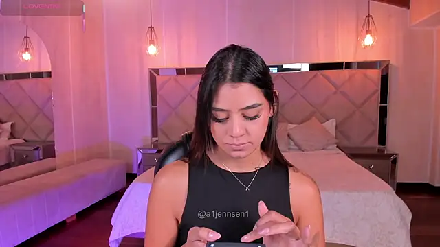 Snapshot of AllyJensen chatting on 7, 11, 2025 AllyJensen online show from 7, 11, 2025