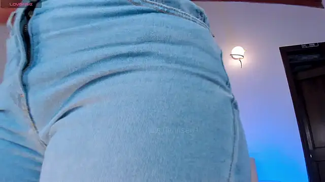 Snapshot of AllyJensen chatting on 31, 10, 2025 AllyJensen online show from 31, 10, 2025