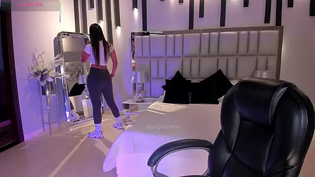 Snapshot of AllyJensen chatting on 3, 11, 2025 AllyJensen online show from 3, 11, 2025