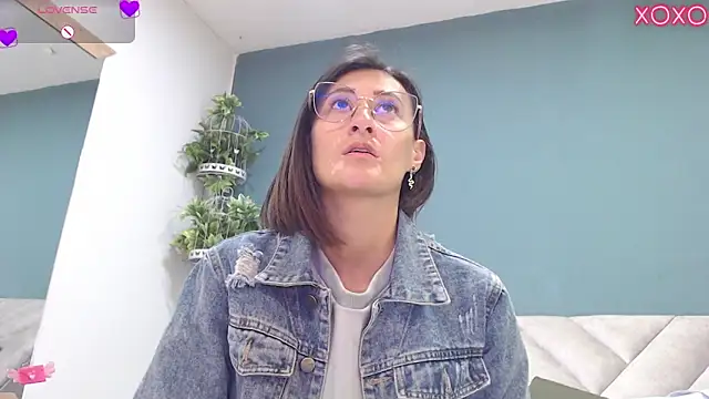 SharisWillian online show from 4, 10, 2025