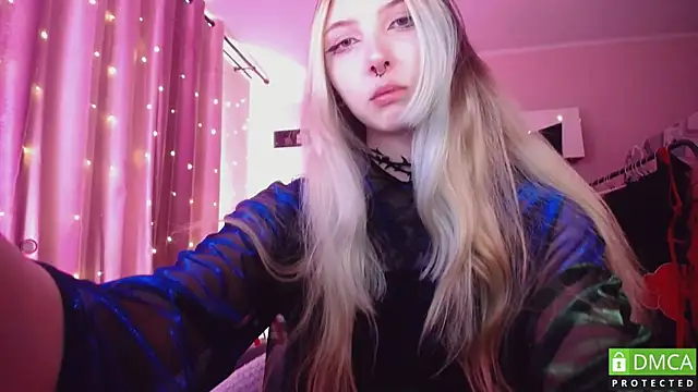 JustMeowGirl online show from 18, 5, 2026