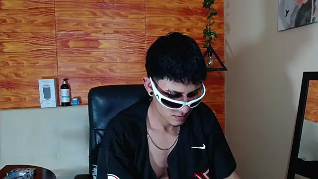 Bastiaan 28 online show from 12, 2, 2025