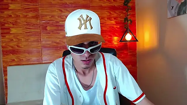 Bastiaan 28 online show from 20, 2, 2025