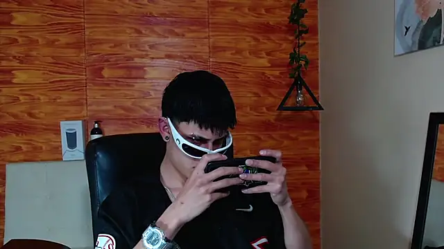 Bastiaan 28 online show from 12, 2, 2025