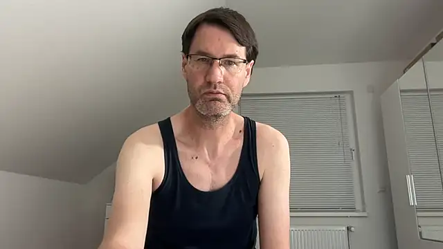 Snapshot of zxzx_cam1 chatting on 10, 5, 2026 zxzx cam1 online show from 10, 5, 2026