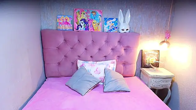 charlottemoonxz online show from 27, 3, 2026