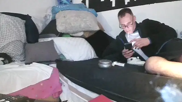 Snapshot of 0815lukas2024 chatting on 21, 12, 2025 0815lukas2024 online show from 21, 12, 2025