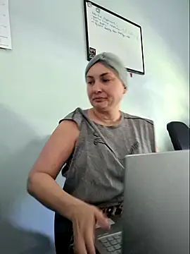 MilfyMrsRobinson online show from 18, 5, 2026