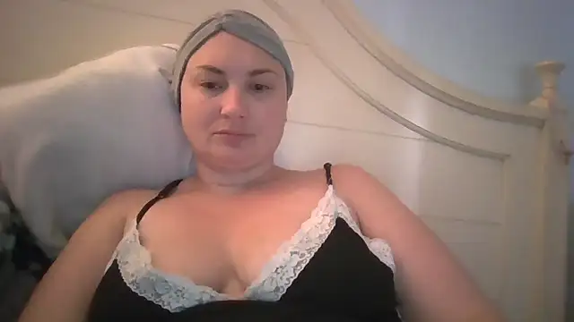 Snapshot of MilfyMrsRobinson chatting on 27, 5, 2026 MilfyMrsRobinson online show from 27, 5, 2026