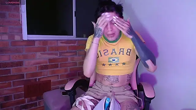 charlotbelucci  online show from 12, 11, 2025