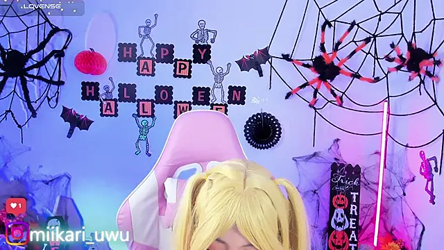 Snapshot of Ahri_Elderwood chatting on 25, 10, 2025 Ahri Elderwood online show from 25, 10, 2025