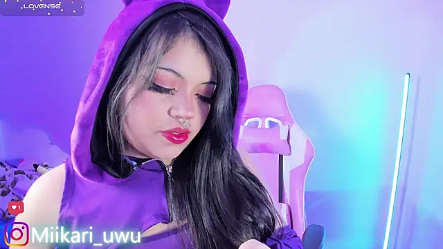 Snapshot of Ahri_Elderwood chatting on 25, 11, 2025 Ahri Elderwood online show from 25, 11, 2025