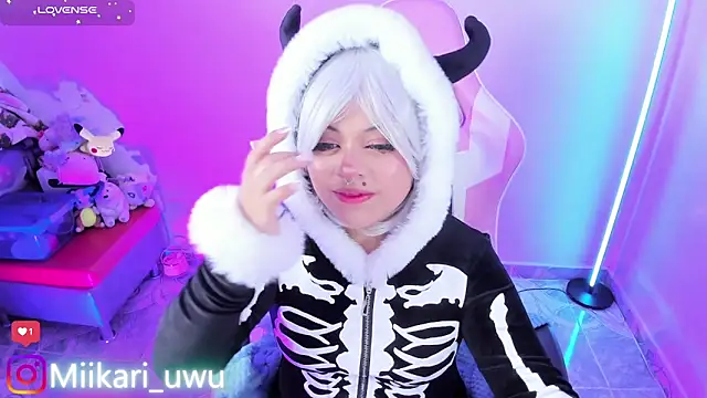 Snapshot of Ahri_Elderwood chatting on 28, 11, 2025 Ahri Elderwood online show from 28, 11, 2025