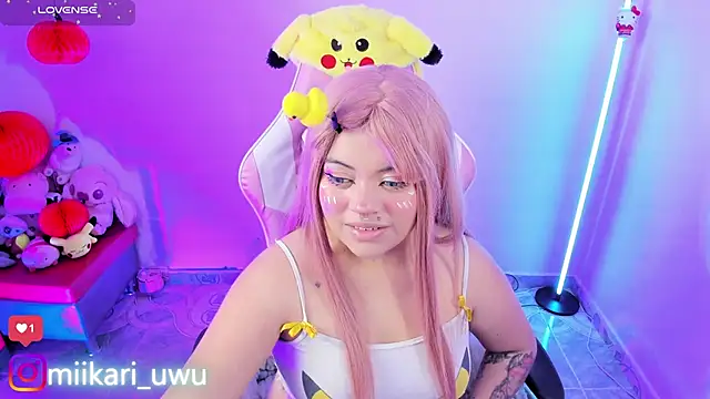 Snapshot of Ahri_Elderwood chatting on 7, 10, 2025 Ahri Elderwood online show from 7, 10, 2025