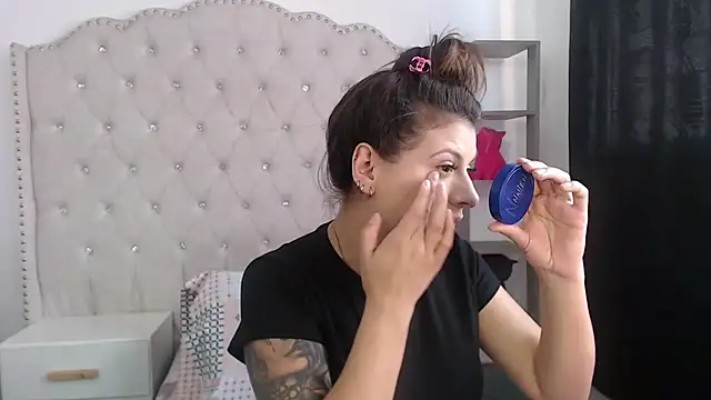 Abril Squirt online show from 15, 3, 2026